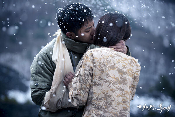 Jin Goo as Seo Dae Young Kisses Kim Ji Won as Yoon Myeong Joo In Descendants Of The Sun